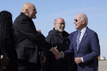 Joe Biden, greeting this Thursday to John Fetterman, Democratic candidate for senator from Pennsylvania.