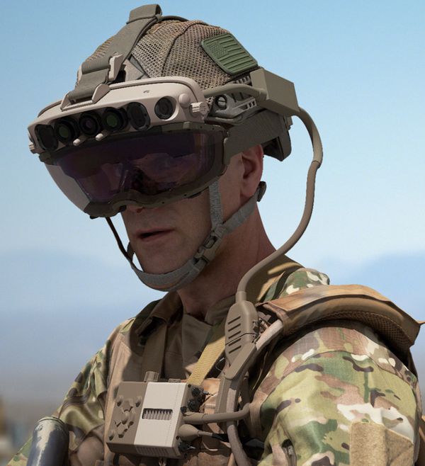 American soldier equipped with an IVAS device.