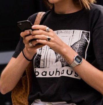 Free dating apps VS paid dating apps, we talk to those who have tried them to find out their differences and if they are really worth it