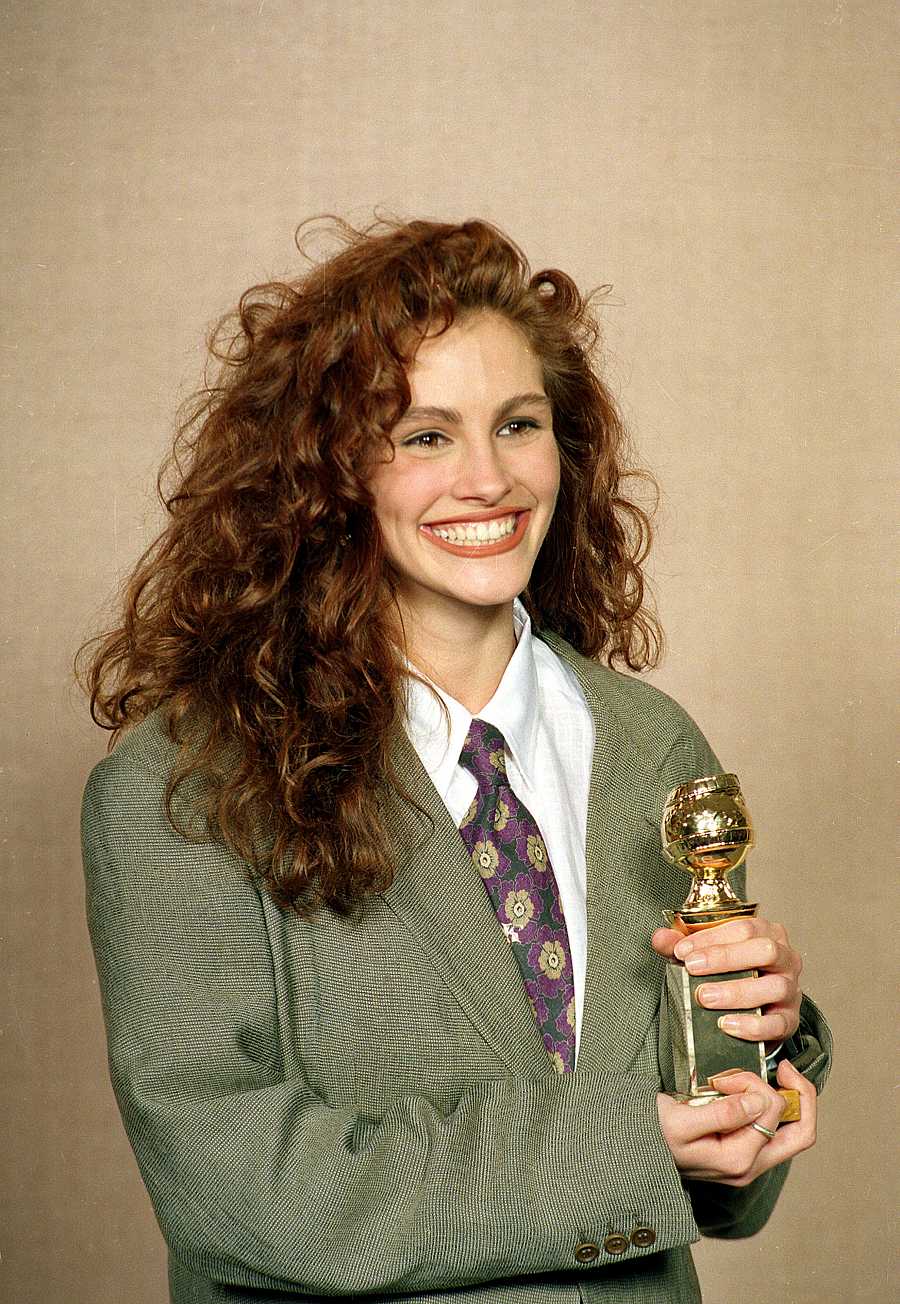 Julia Roberts, winner at the 1990 Golden Globes in a suit with tie size XXL