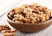 The benefits of eating nuts for our stomach